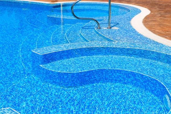 Anaheim Pool Contractors: Crafting Your Dream Swimming Experience