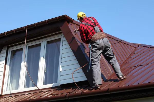 What to Expect When Hiring a Roofing Contractor in Rochester